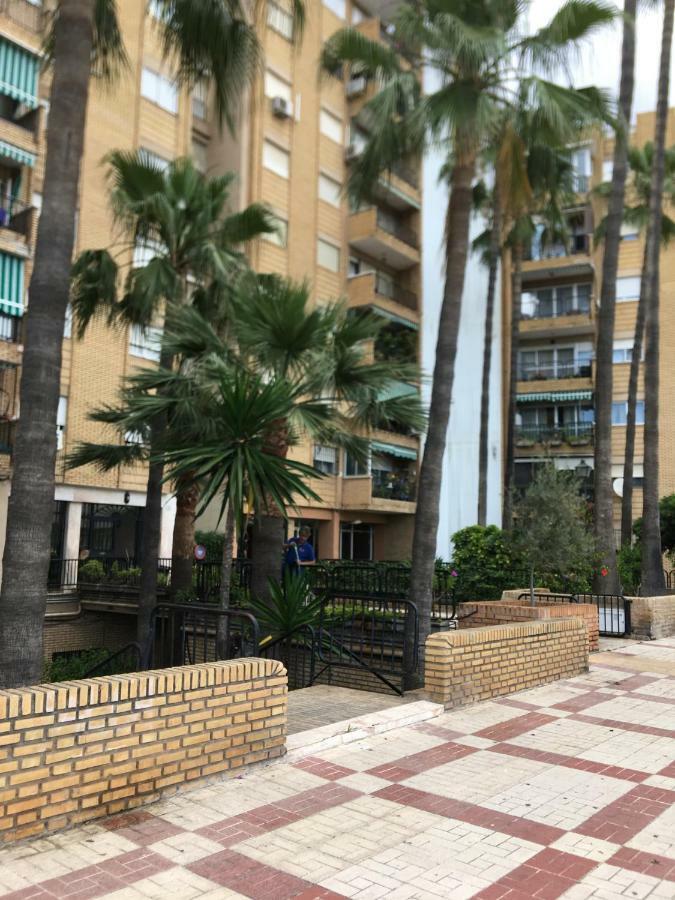 Stunning Spacious City Apartment With Free Parking Malaga Exterior photo