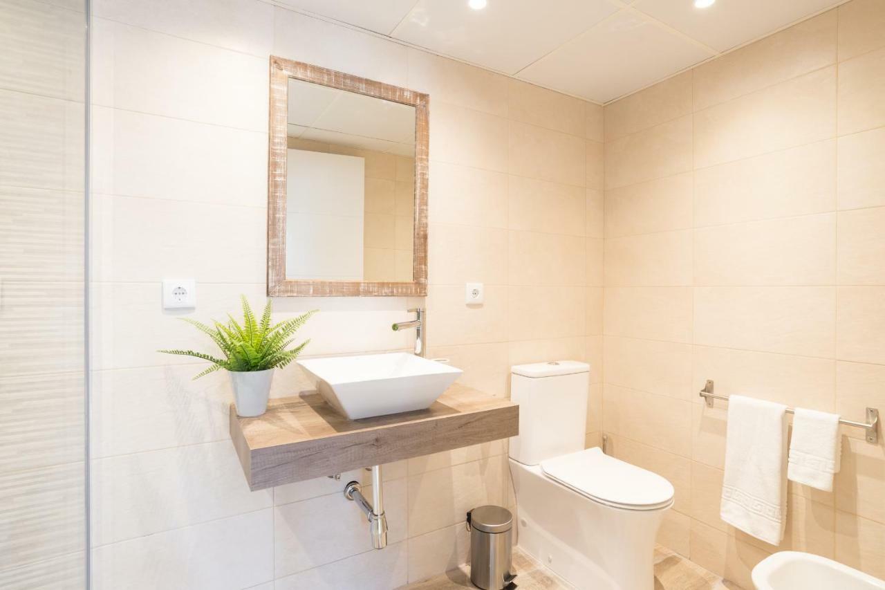 Stunning Spacious City Apartment With Free Parking Malaga Exterior photo