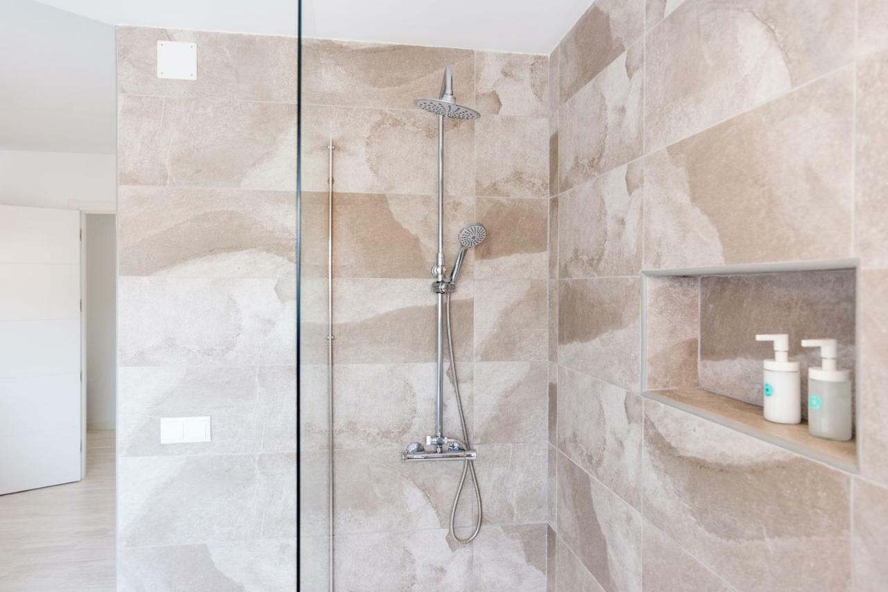 Stunning Spacious City Apartment With Free Parking Malaga Exterior photo