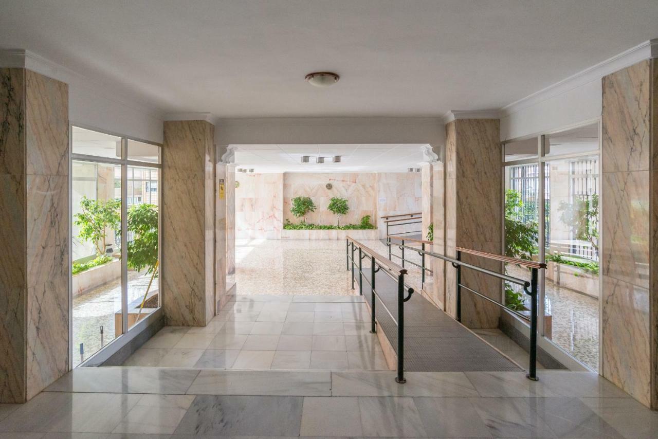 Stunning Spacious City Apartment With Free Parking Malaga Exterior photo